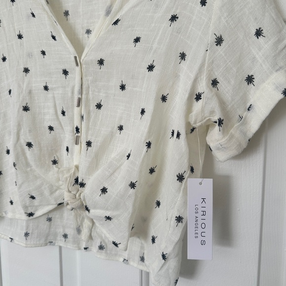 White Button-Up Crop Top with Palm Tree Pattern - Picture 2 of 4